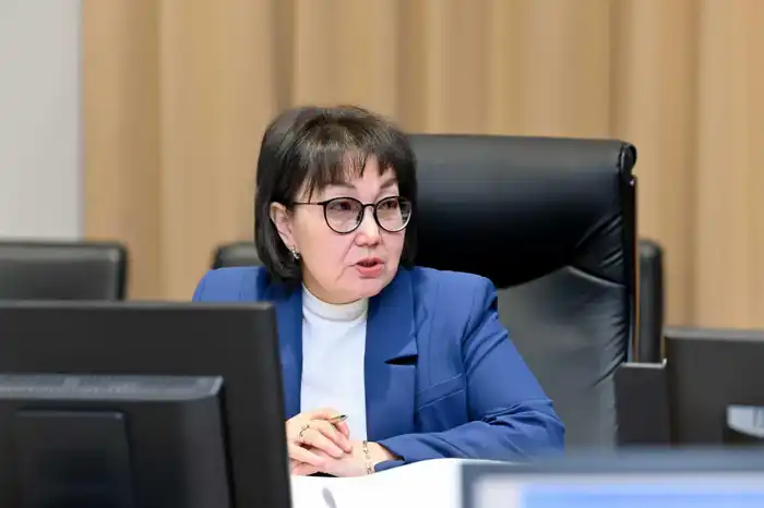 Аким области Абай проводит прием руководителей управлений, где заслушивает отчеты (9)