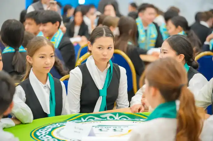 «Закон и порядок»: конкурс по правовой грамотности провели среди столичных школьников (7)