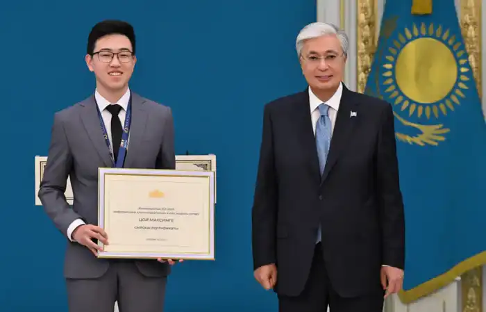 Максим Цой: успех на международной арене открывает новые горизонты для казахстанской молодежи в сфере информатики Астане
