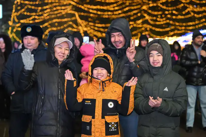 Аким области посетил праздничное мероприятие, посвященное Новому году (9)