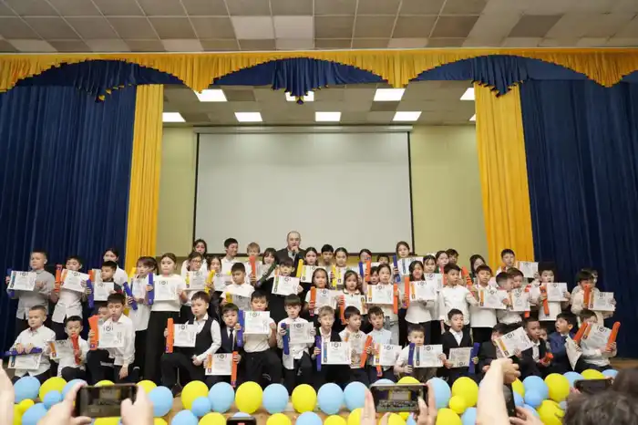 Церемонию вручения поясов юным каратистам провели в столичной школе (7)