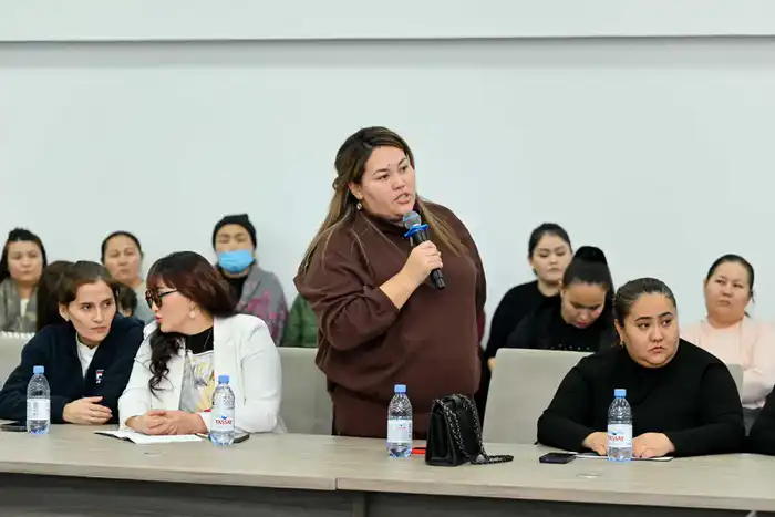 Аким области провел прием граждан по актуальным вопросам (3)