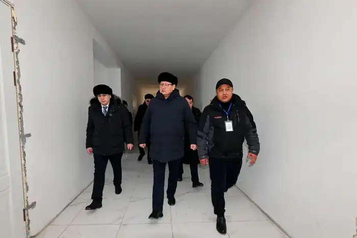 Аким области посетил недостроенные объекты в Абайском районе (7)