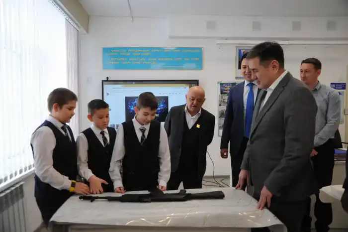 Аким ВКО посетил школу и врачебную амбулаторию в Глубоковском районе (7)