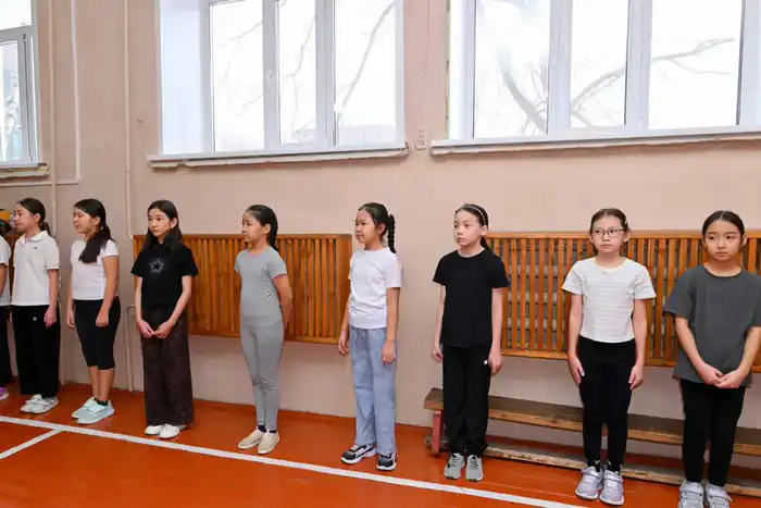 Аким области посетил гимназию №6 в Семее (10)