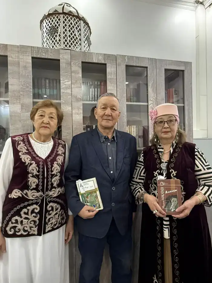 В Астане пенсионеры участвуют в литературном челлендже в честь 95-летия Мукагали Макатаева Астане