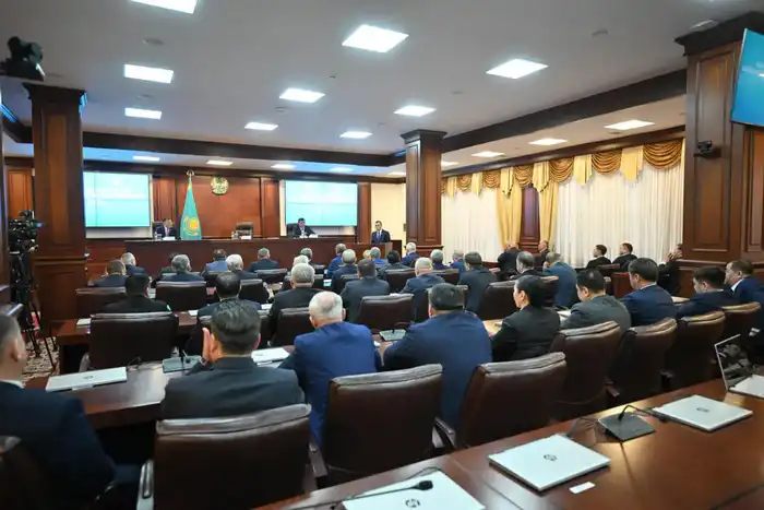 Председатель Сената Маулен Ашимбаев встретился с депутатами Маслихата и общественными деятелями (6)