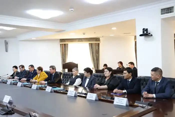 В Высшем Судебном Совете поздравили Баймолдину Зауреш Хамитовну с 70-летним юбилеем (4)