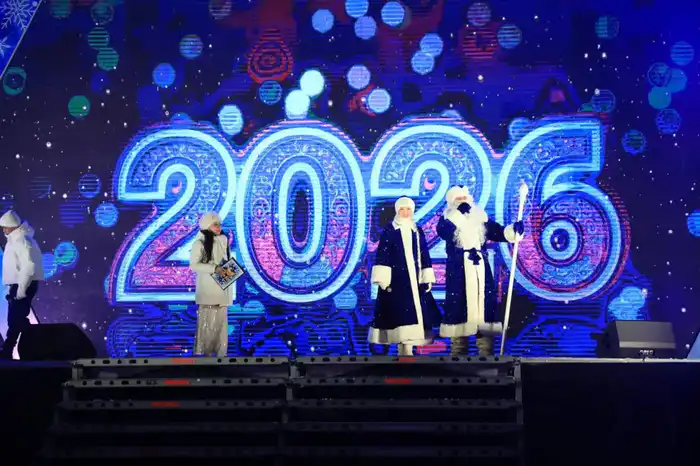 Актюбинцы массово и ярко встретили Новый год на главной площади города (10)