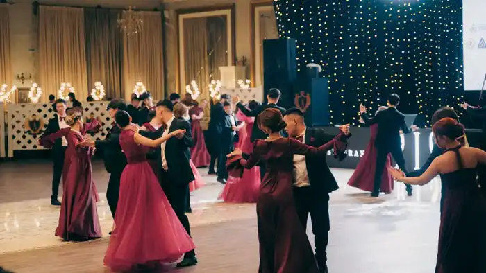 Кастинг на благотворительный бал в Караганде: стартовали auditions для молодых людей от 18 до 35 лет Астане