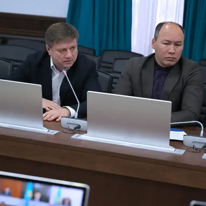 Аким области Асаин Байханов сегодня после прямого эфира провел рабочее совещание в связи с ожидаемым ухудшением погодных условий (3)