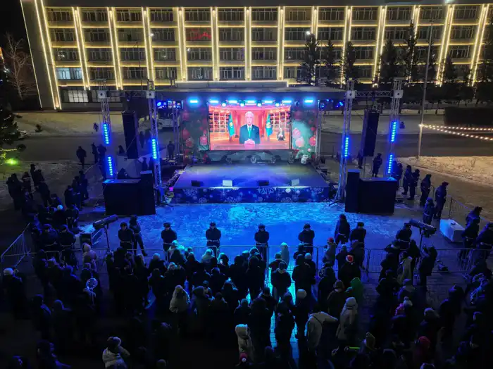 Аким области посетил праздничное мероприятие, посвященное Новому году (2)