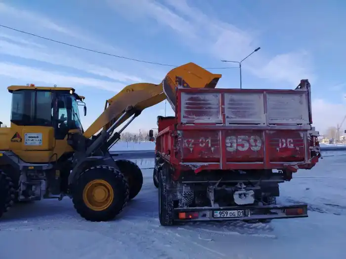 Снегоуборочные работы в Астане: 2 тысячи единиц техники задействованы, вывезено 65 тысяч кубометров снега Астане
