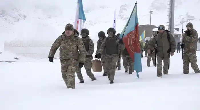 Кадеты силовых вузов Казахстана успешно покорили пик высотой 3500 метров в Заилийском Алатау Астане