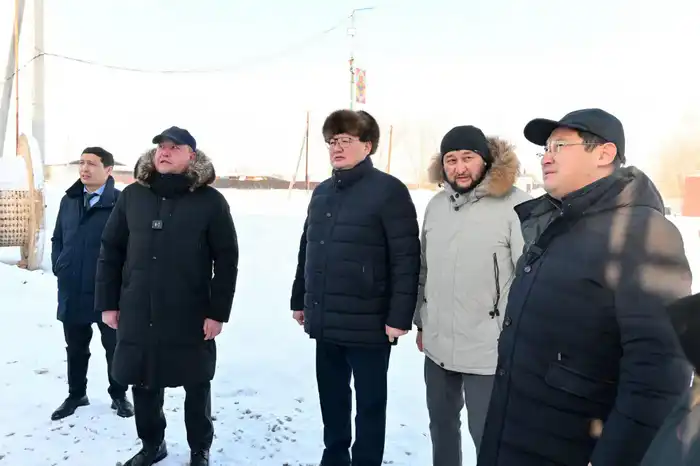 Аким области посетил спортивные объекты в селе Бескарагай (7)