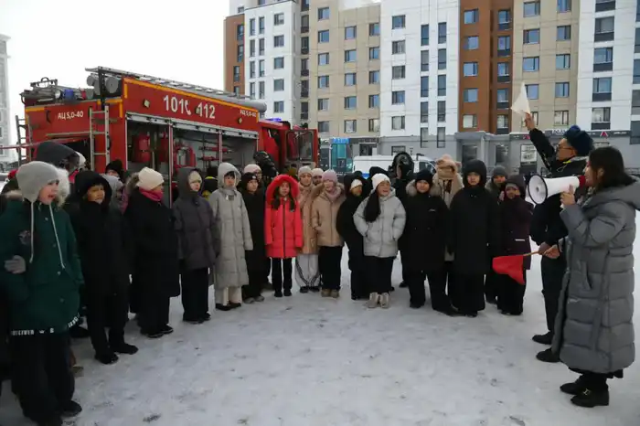 «Закон и порядок»: как не попасть в ловушку мошенников и что делать при ЧС, рассказали столичным школьникам (7)