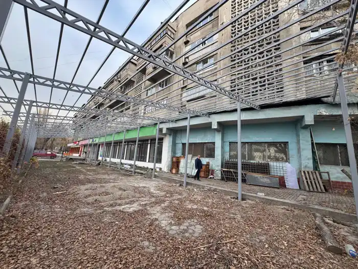 В Алматы снесли очередное незаконное сооружение (4)