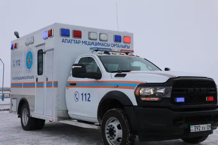 МЧС РК усиливает трассово-медико-спасательную службу новым реанимобилем (2)