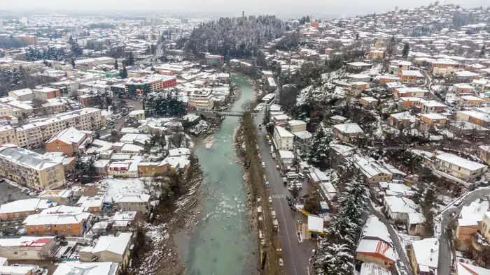 Приостановка рейсов FlyArystan из Астаны в Кутаиси: последствия для туристов и путешественников Астане