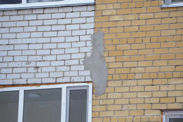 Следы ремонта фасада в ЖК "Степной 2"