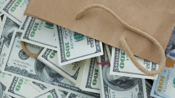 Топ-менеджер 'КазМунайГаза' остался без квартиры и денег Астане