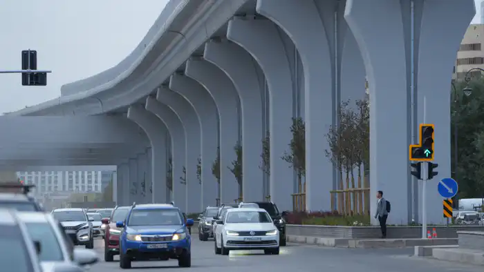 Идея превращения опор LRT в арт-объекты вызывает активное обсуждение в соцсетях Астане