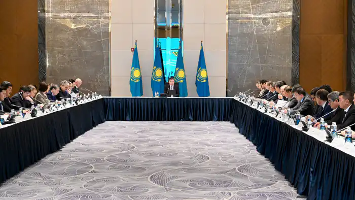 Премьер-министр Казахстана Олжас Бектенов призывает зарубежных инвесторов к сотрудничеству на Совете иностранных инвесторов Астане