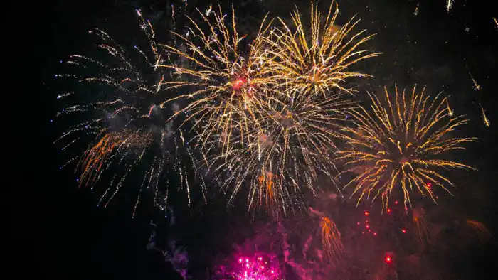 Казахстанцы с радостью встретили 2026 год: праздничные гулянья и салюты в городах страны Астане