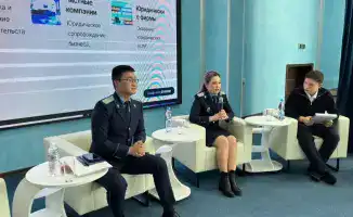 Школьники Астаны взаимодействуют с прокурорами в рамках профориентационного мероприятия