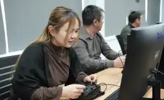 Дрон-рейсинг: кто быстрее, юниор или сеньор?