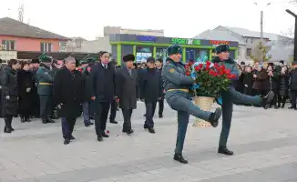 В Таразе отметили 114-летие Динмухамеда Кунаева, символа национального единства и лидерства