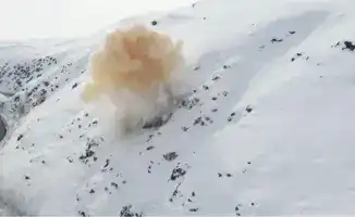 Снежные барьеры: МЧС защищает горные склоны от лавинной угрозы