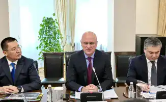 Роман Скляр и Чжао Тинъюн обсуждают строительство промышленного парка в Павлодарской области с инвестициями $15 млрд