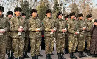 Церемония в Алматы: Возложение цветов к памятнику Динмухамеда Кунаева в честь 114-летия его рождения