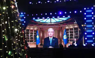 Актобе: жители города отмечают Новый год с фейерверком и единством