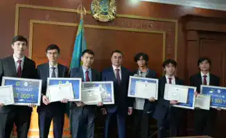 Награждение бронзовых призёров Международной Жаутыковской олимпиады в Карагандинской области