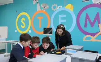 Сотрудничество Дворца Кәусар и Карагандинского технического университета в профориентации школьников