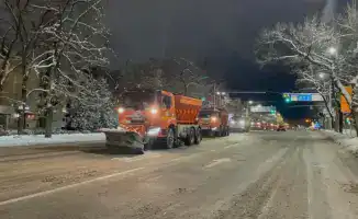 Алматы очищают от снега круглосуточно