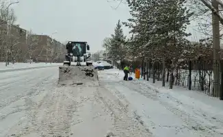 Снежные завалы в Астане: как более 3000 дорожных рабочих и 1675 единиц техники восстанавливают транспортную инфраструктуру
