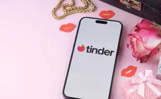 Мошенничество в Tinder: как обман через виртуальные знакомства отражает социальные проблемы доверия и безопасности в онлайн-пространстве
