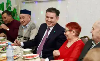 Поддержка одиноких пожилых людей: новогодний вечер в Центре социальных услуг ВКО