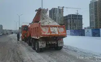 Астана сталкивается с вызовами снежной погоды: массовая уборка снега требует привлечения тысяч рабочих и единиц техники