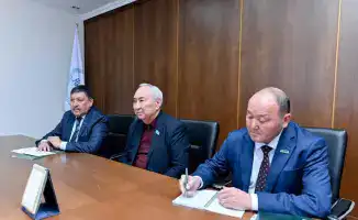 Обсуждение сельскохозяйственных проектов и поддержки агросектора на встрече акима области Абай с депутатом Жигули Дайрабаевым