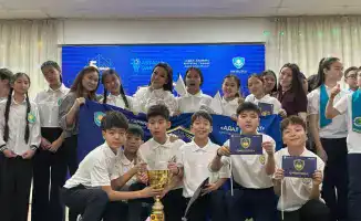 Школьники Астаны демонстрируют финансовую грамотность на чемпионате QARZHYSKILL