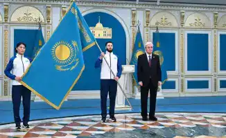 Президент Казахстана вручил флаг олимпийским и паралимпийским командам перед предстоящими играми в Италии