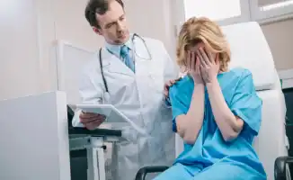 В 2025 году казахстанцы массово жаловались на качество медицинских услуг, особенно на отказы в госпитализации, что вызвало обеспокоенность в Комитете медицинского и фармацевтического контроля Минздрава.