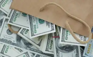 Топ-менеджер 'КазМунайГаза' остался без квартиры и денег