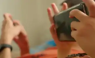 В Азербайджане обсуждают возможность ограничения доступа детей к соцсетям и Roblox: парламентские слушания поднимают вопросы безопасности и защиты молодежи