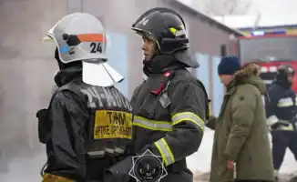 Сильный пожар в Астане: загорелось здание станции техобслуживания на проспекте Нургисы Тлендиева