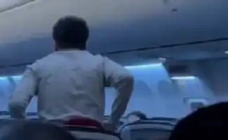 Студент-медик спас жизнь пассажиру на рейсе Астана — Шымкент, вызвав восхищение у остальных пассажиров